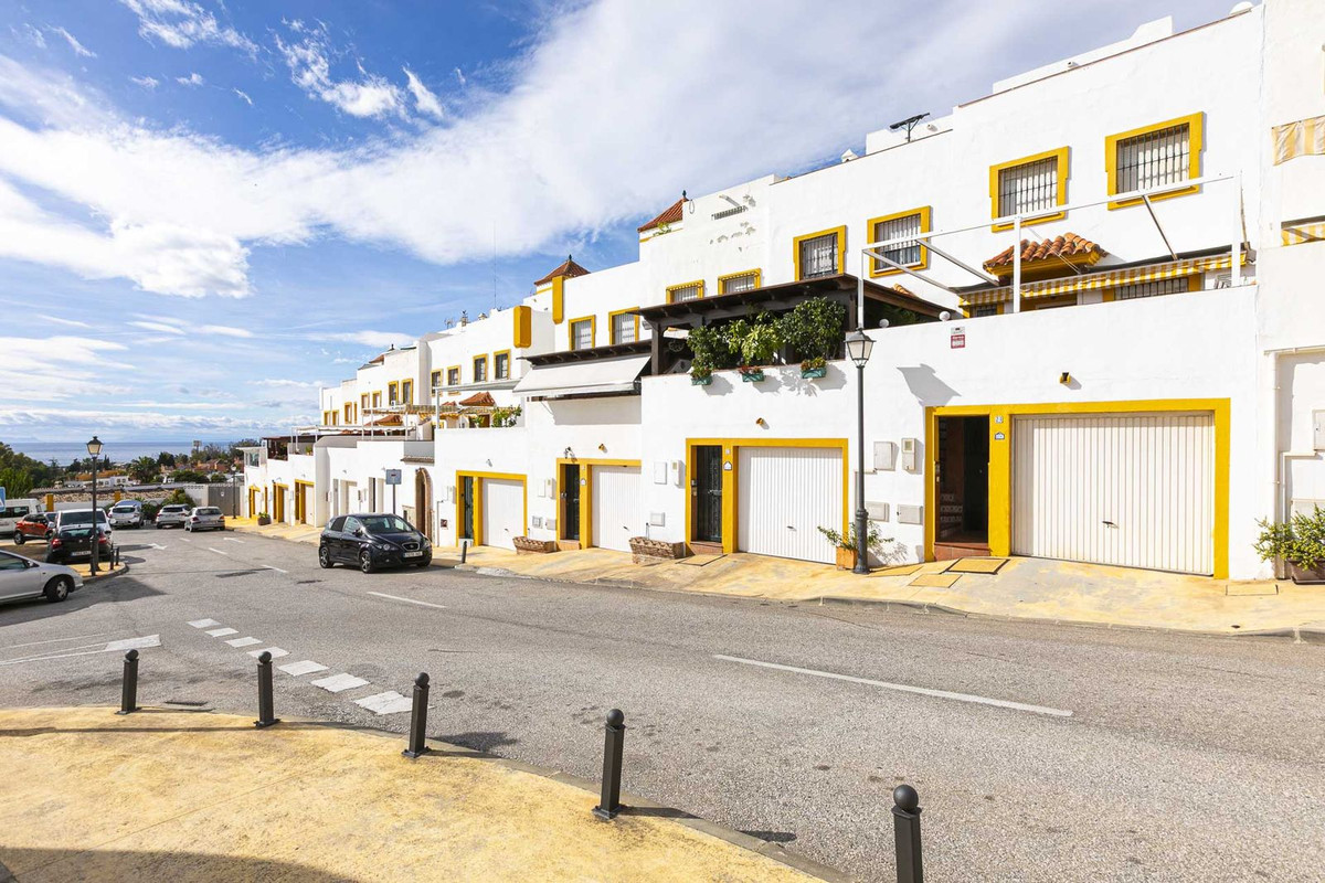 6 Bedroom Villa for Sale in Marbella — 2