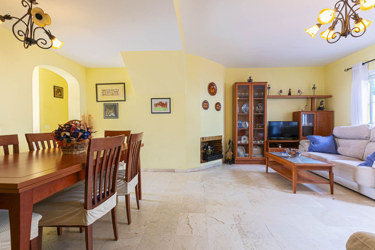 6 Bedroom Villa for Sale in Marbella — 4