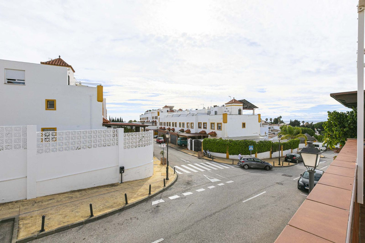 6 Bedroom Villa for Sale in Marbella — 6
