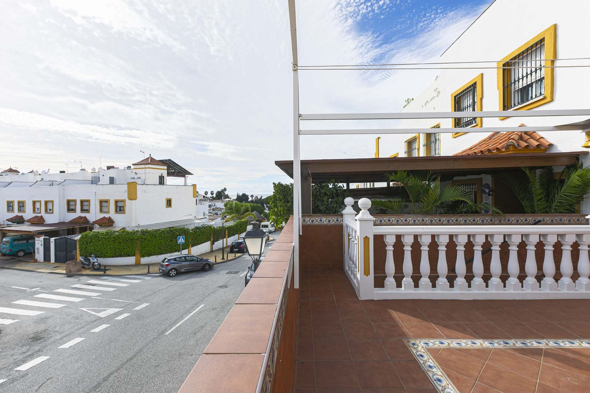 6 Bedroom Villa for Sale in Marbella — 8