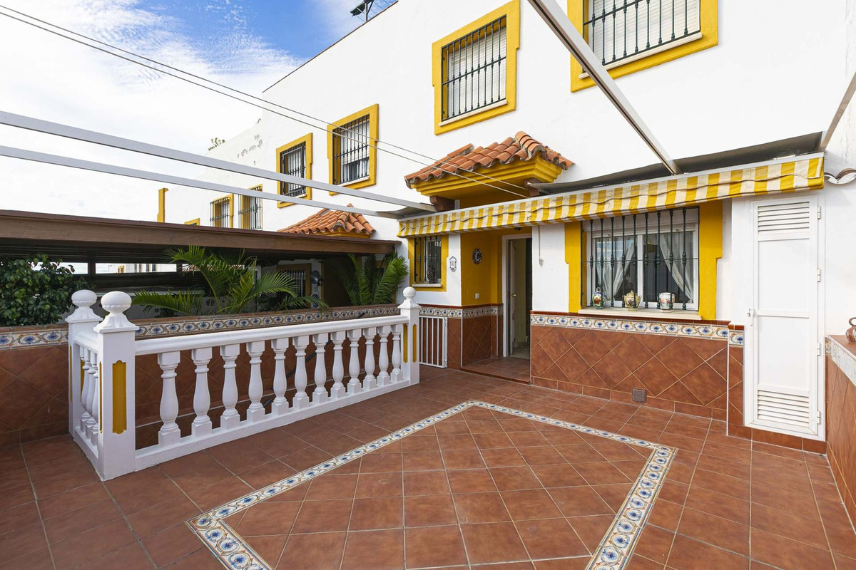 6 Bedroom Villa for Sale in Marbella — 9