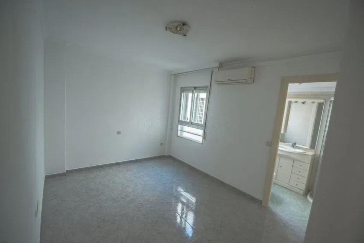 3 Bedroom Apartment for Sale in Marbella — 3
