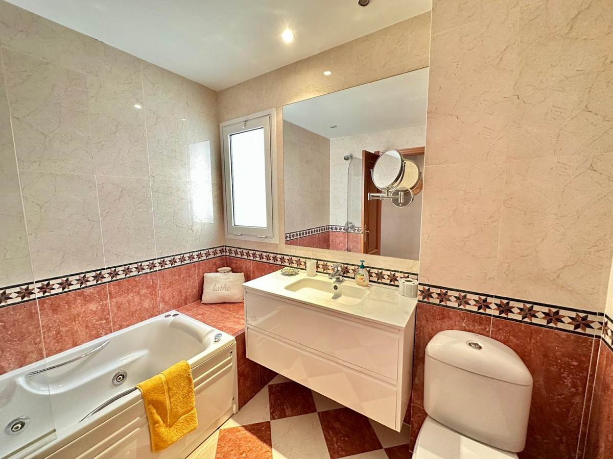 2 Bedroom Apartment for Sale in Nueva Andalucía — view 17