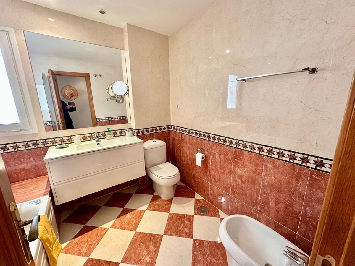 2 Bedroom Apartment for Sale in Nueva Andalucía — view 18