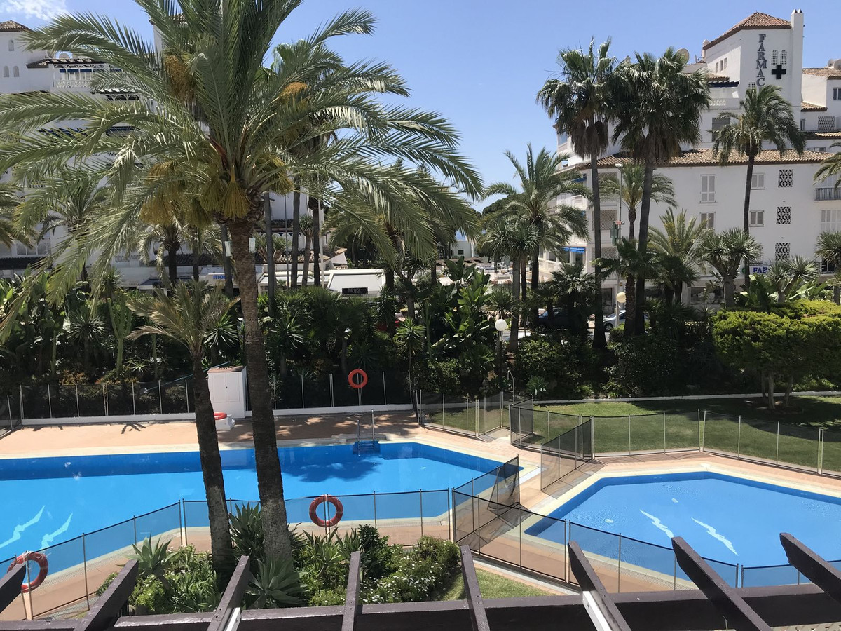 3 Bedroom Apartment for Sale in Puerto Banús — 2