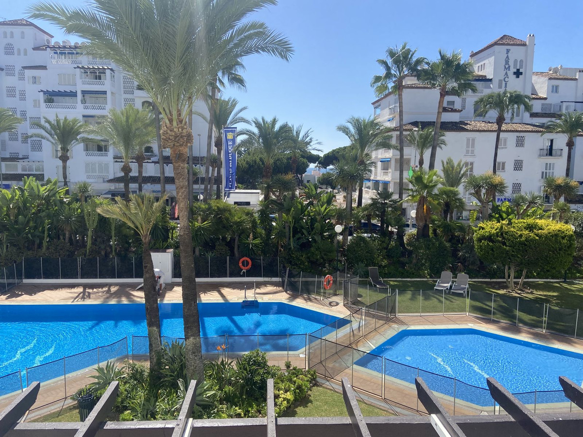 3 Bedroom Apartment for Sale in Puerto Banús — view 10
