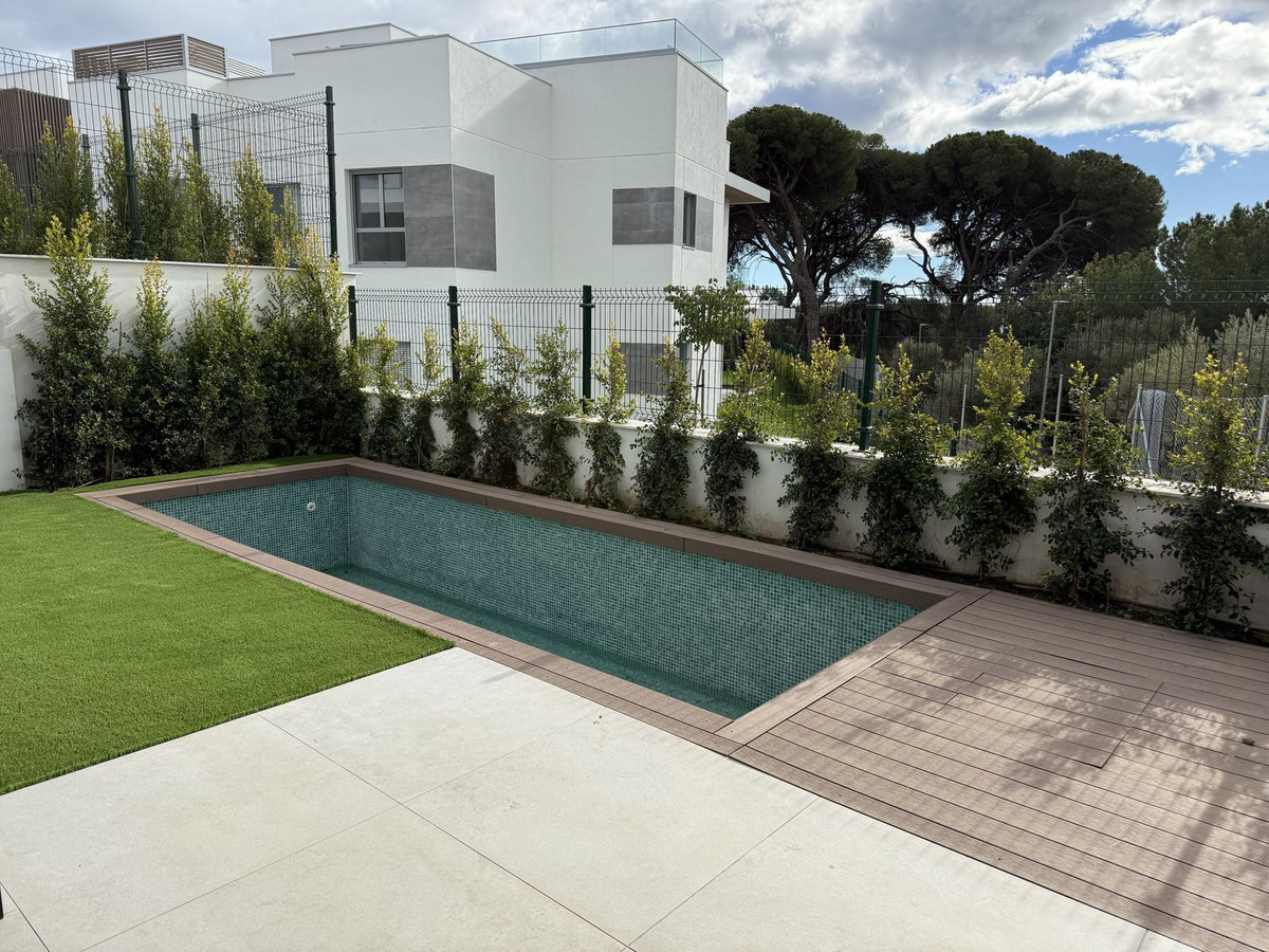 4 Bedroom Apartment for Sale in Marbella