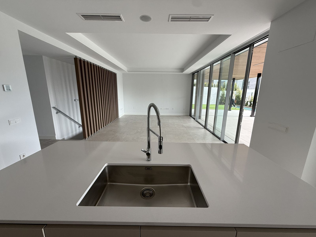 4 Bedroom Apartment for Sale in Marbella — 6