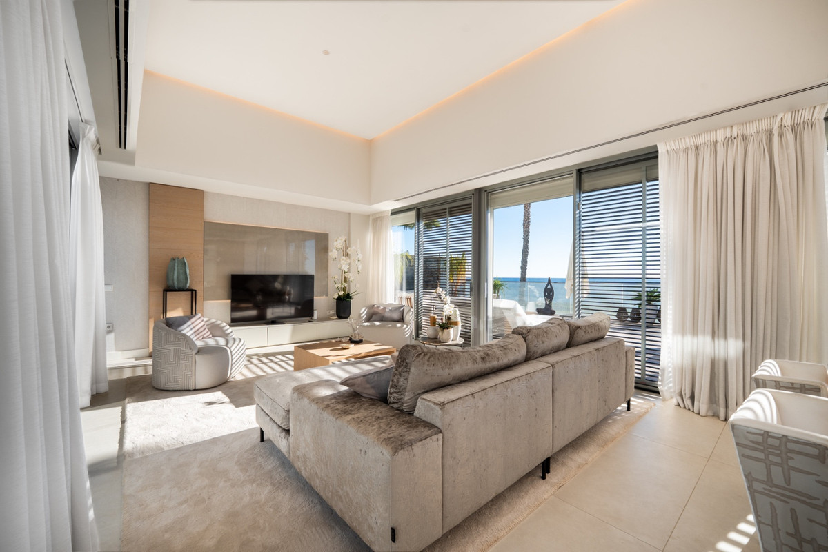 4 Bedroom Villa for Sale in Estepona — 2