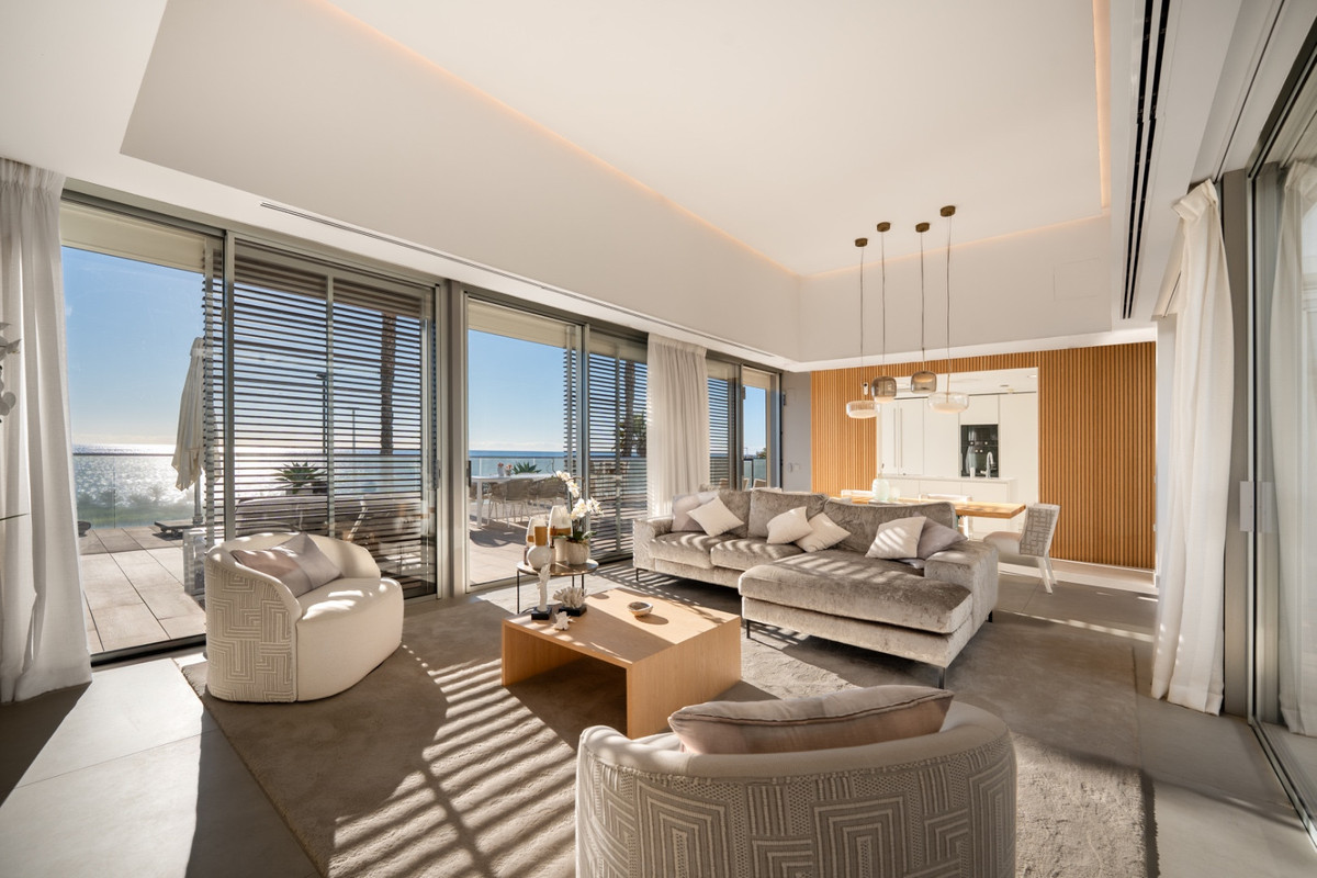 4 Bedroom Villa for Sale in Estepona — 9