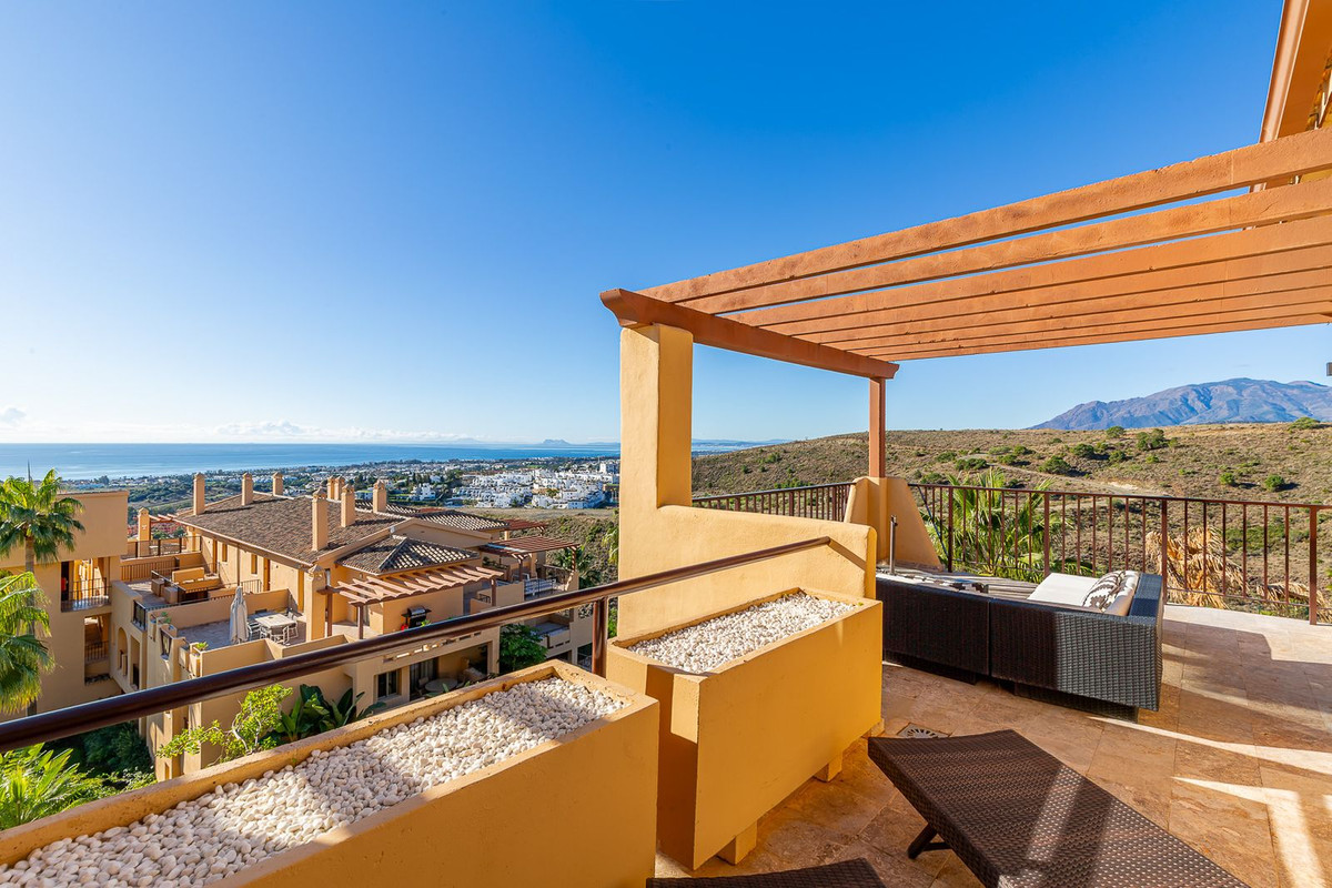 2 Bedroom Apartment for Sale in Benahavís