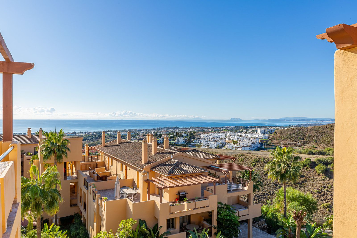 2 Bedroom Apartment for Sale in Benahavís — 2