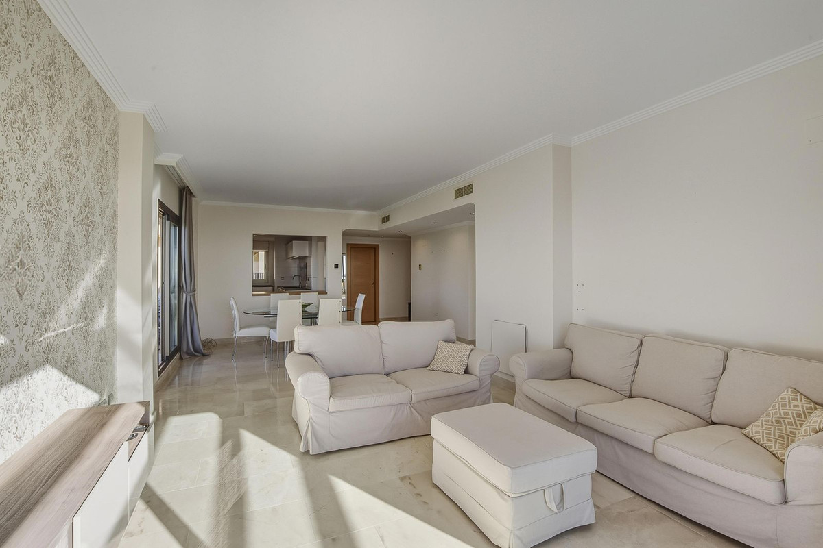 2 Bedroom Apartment for Sale in Benahavís — 5