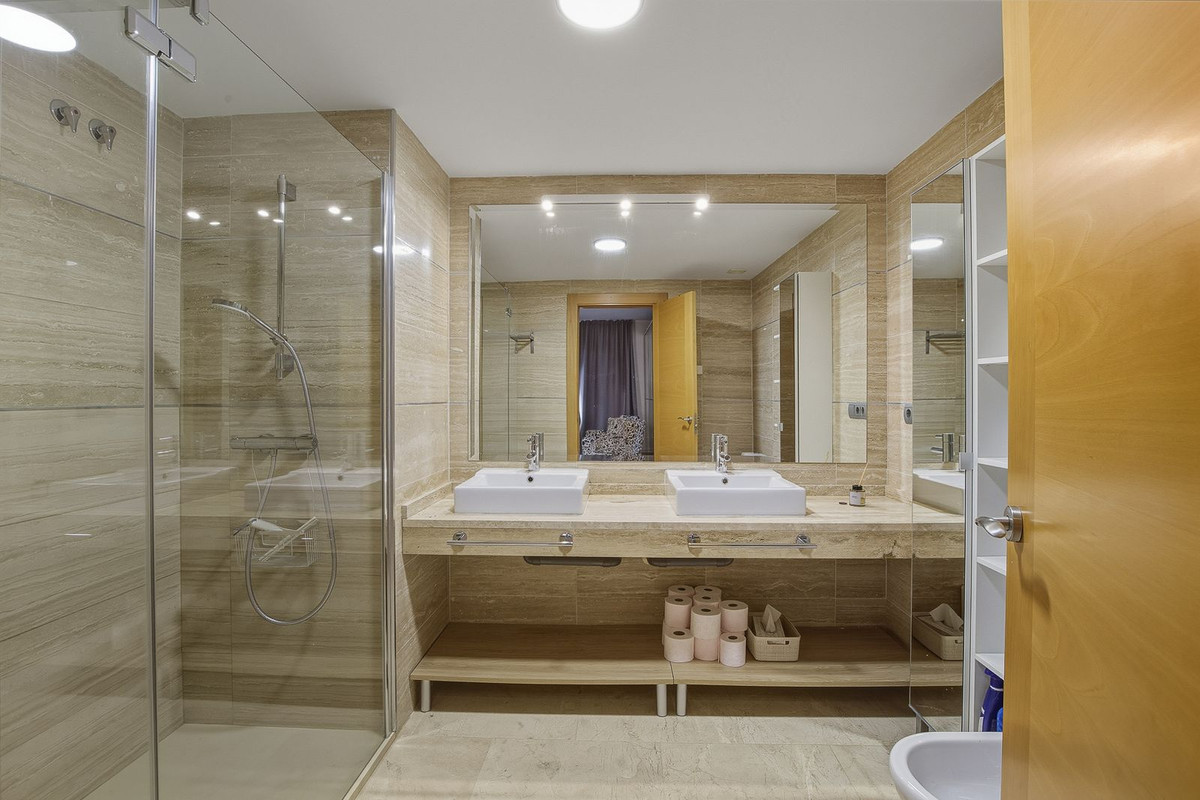 2 Bedroom Apartment for Sale in Benahavís — 7
