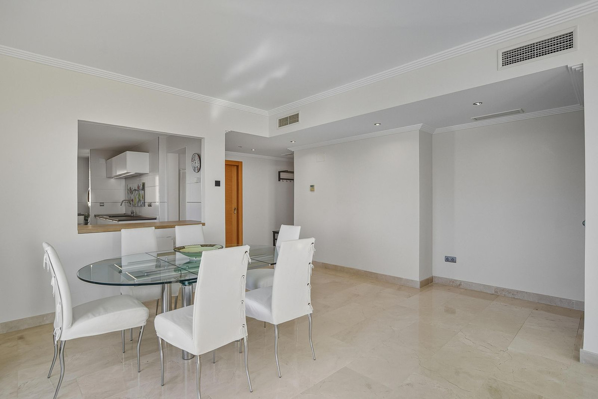2 Bedroom Apartment for Sale in Benahavís — 8