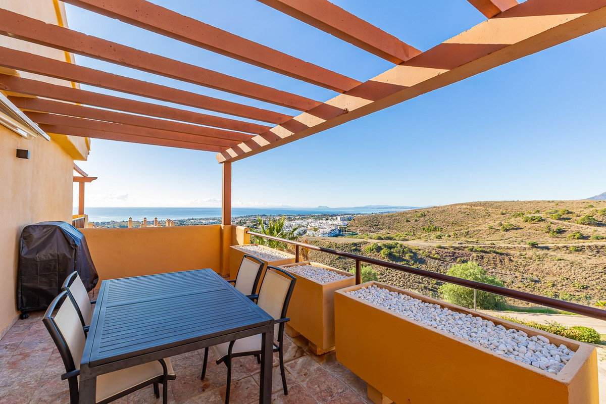 2 Bedroom Apartment for Sale in Benahavís — 9