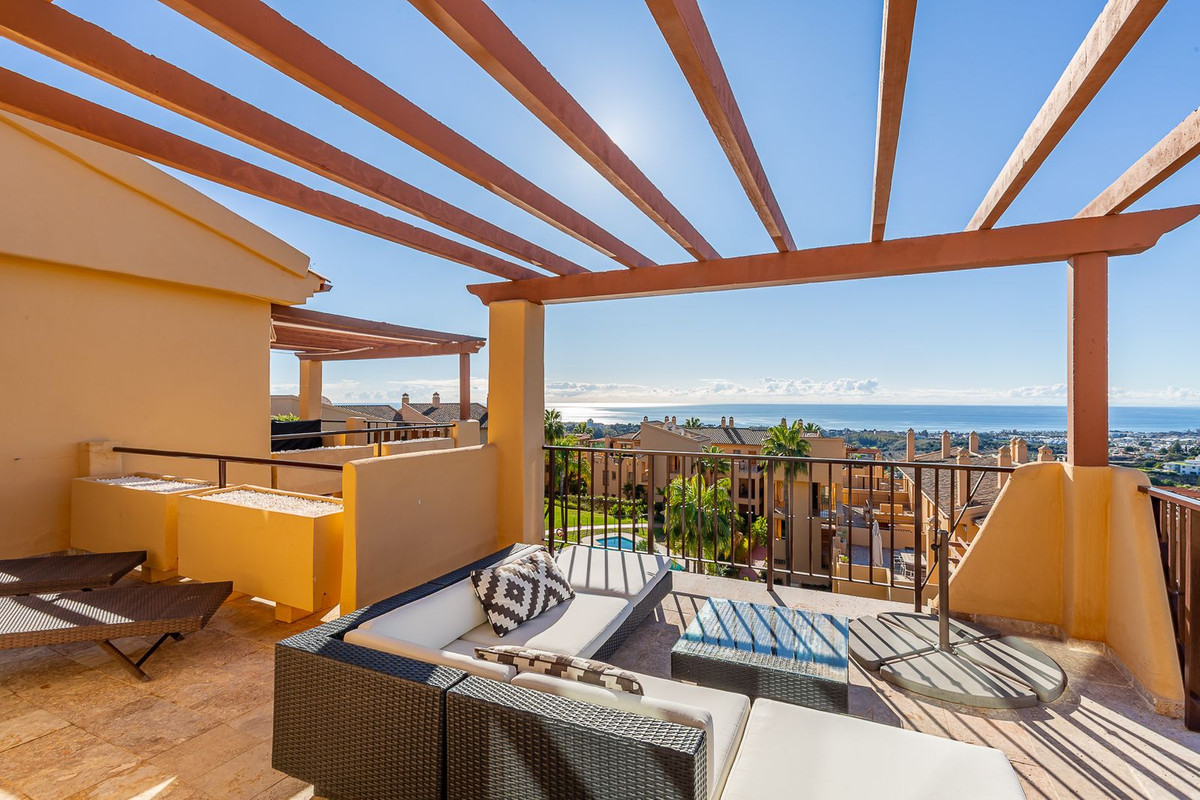 2 Bedroom Apartment for Sale in Benahavís — view 10