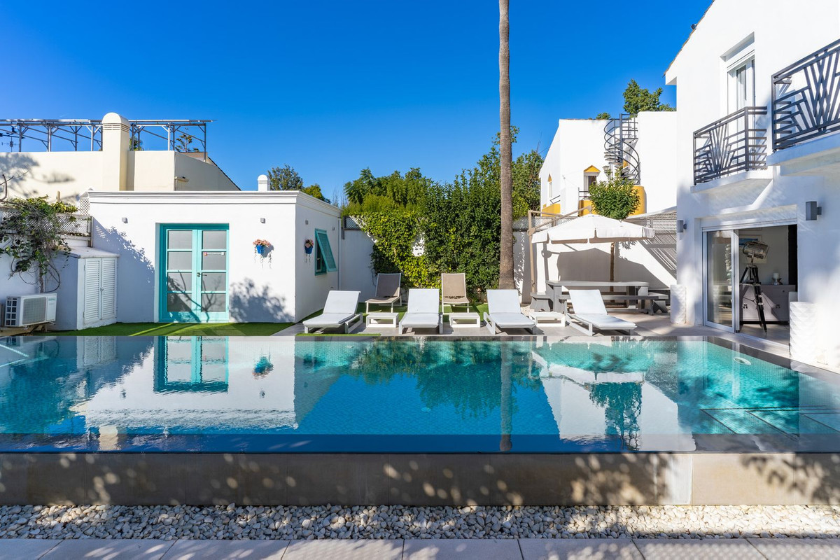 5 Bedroom Villa for Sale in Estepona — 3