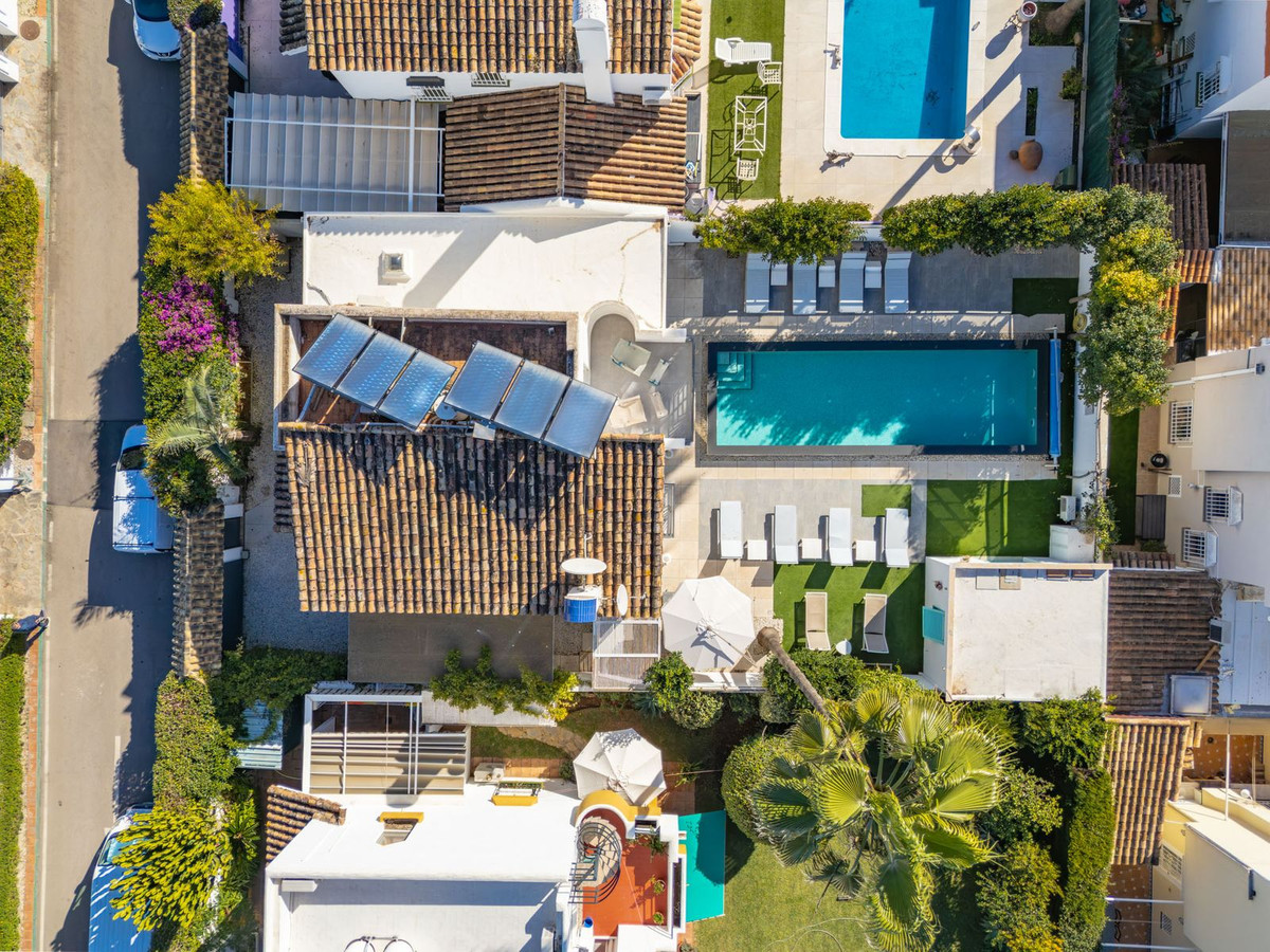 5 Bedroom Villa for Sale in Estepona — 4