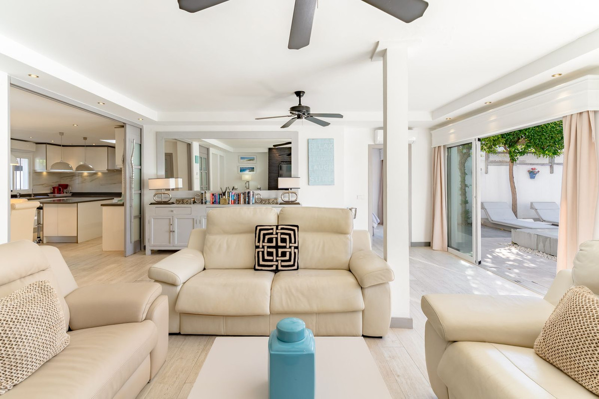 5 Bedroom Villa for Sale in Estepona — 5