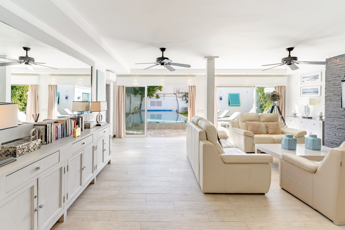 5 Bedroom Villa for Sale in Estepona — 7