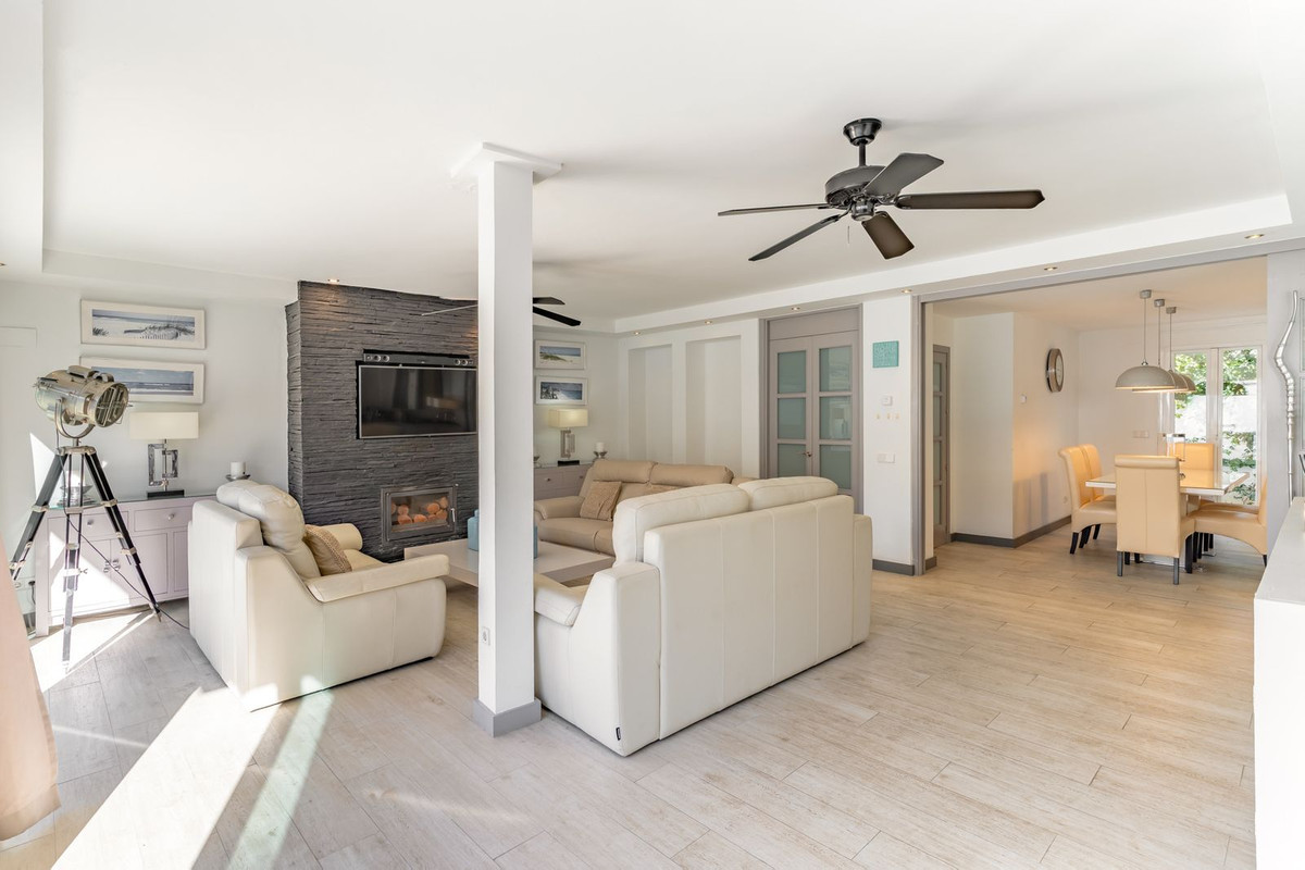 5 Bedroom Villa for Sale in Estepona — 8