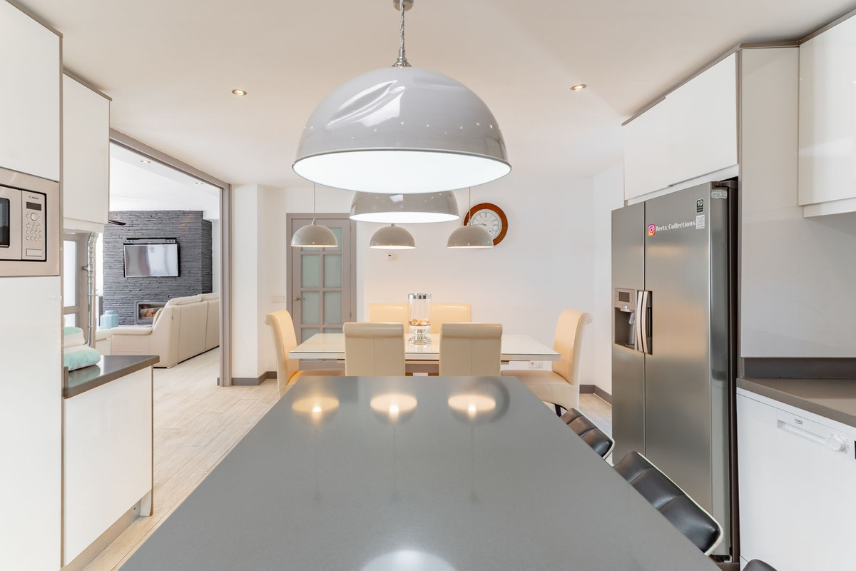 5 Bedroom Villa for Sale in Estepona — view 10