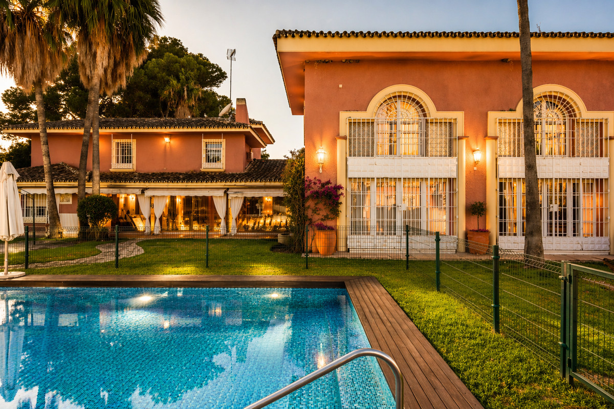 5 Bedroom Villa for Sale in Guadalmina Baja — 2