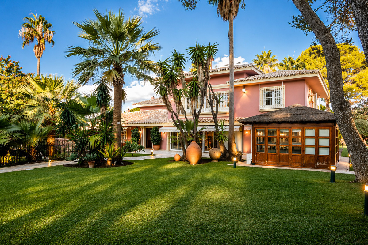 5 Bedroom Villa for Sale in Guadalmina Baja — view 12