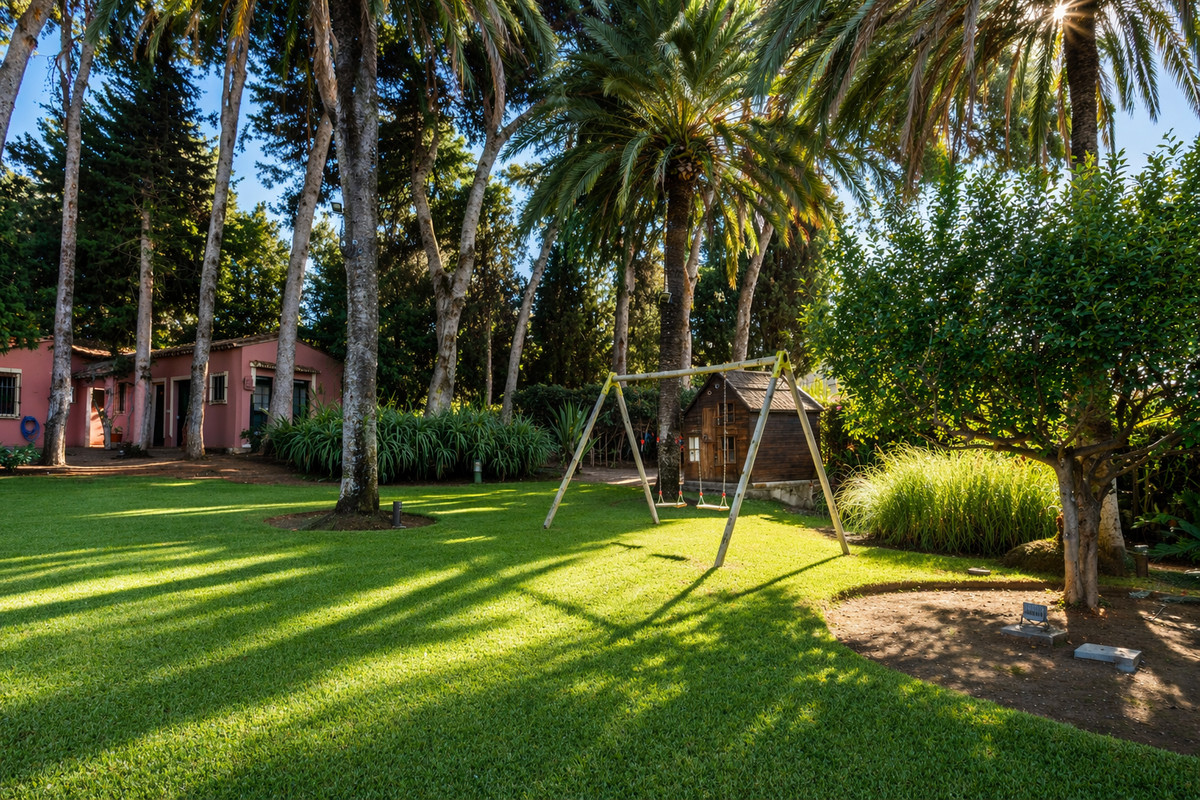 5 Bedroom Villa for Sale in Guadalmina Baja — 3