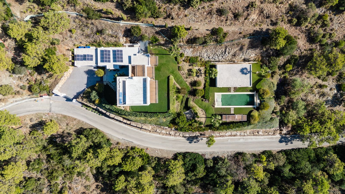 6 Bedroom Villa for Sale in El Madroñal