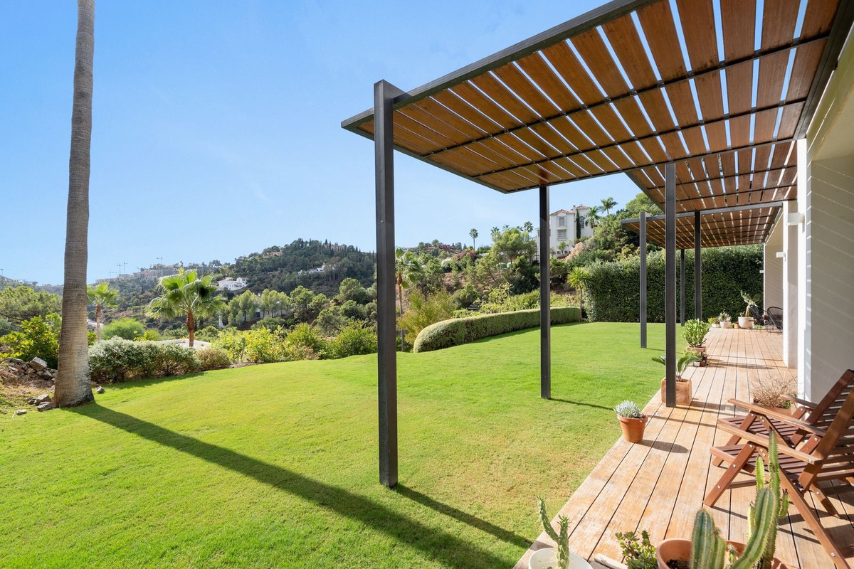 6 Bedroom Villa for Sale in El Madroñal — 3