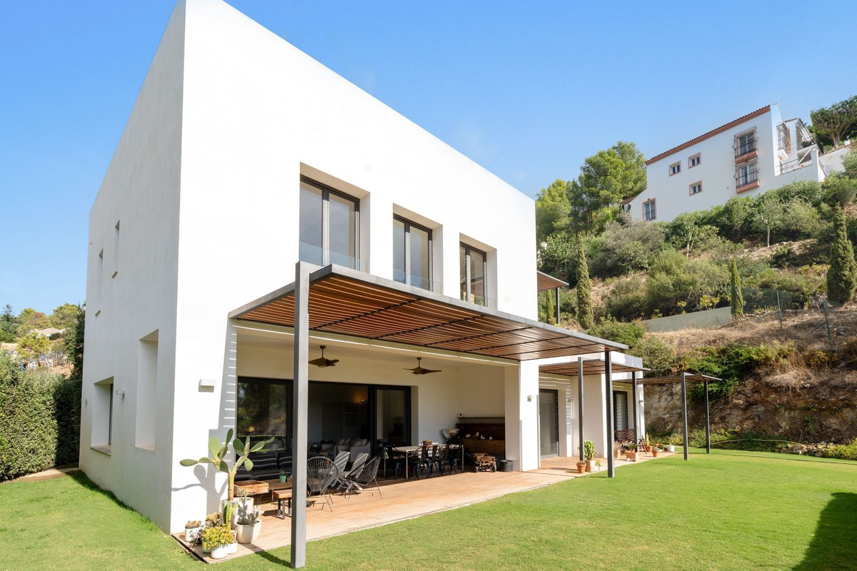 6 Bedroom Villa for Sale in El Madroñal — 5