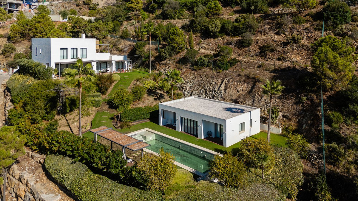 6 Bedroom Villa for Sale in El Madroñal — view 10