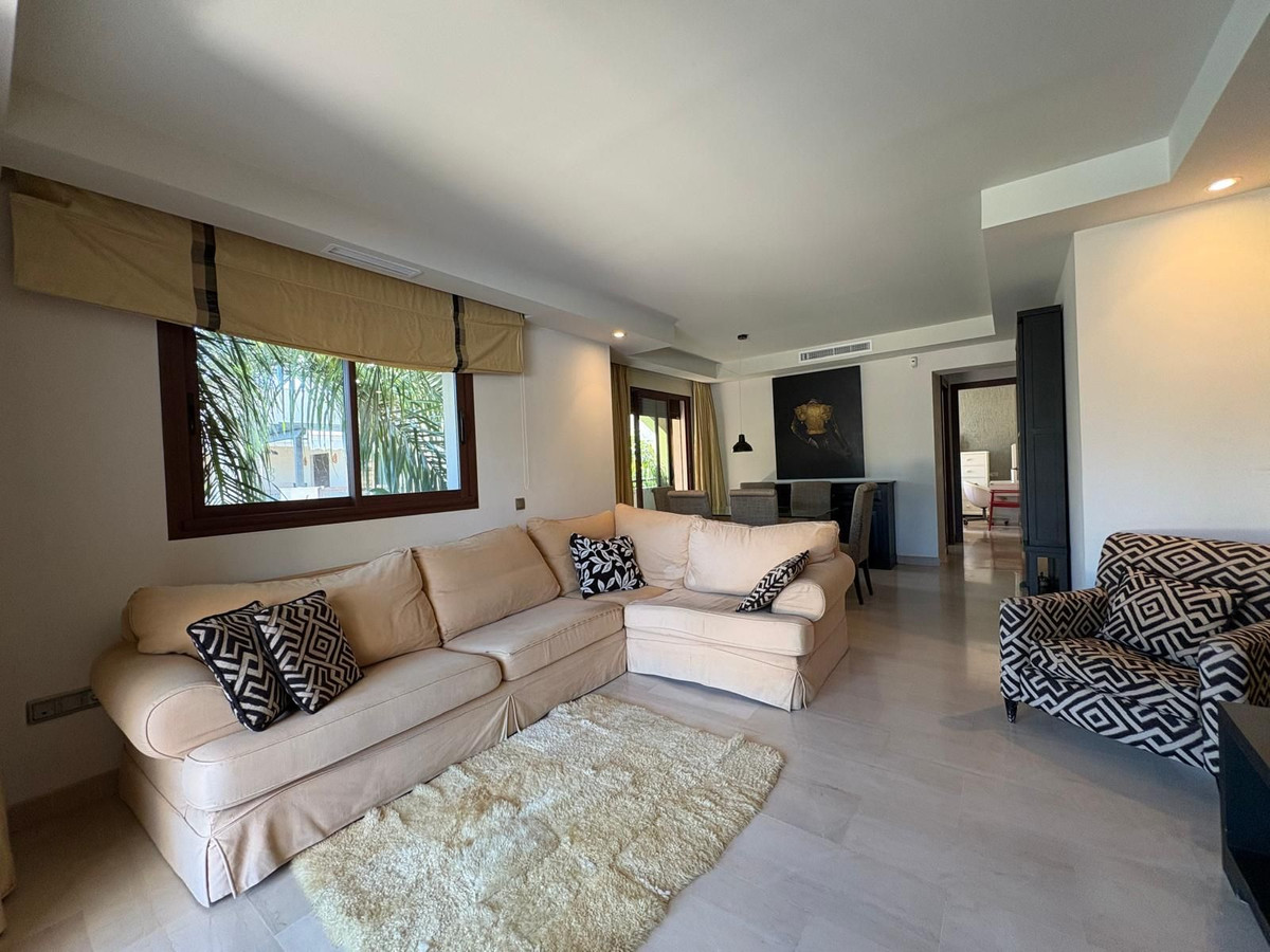 2 Bedroom Apartment for Sale in Nueva Andalucía — 2
