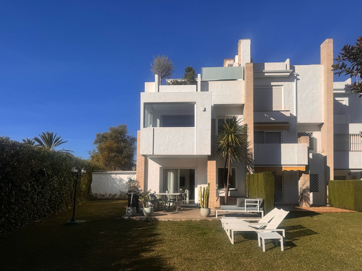 3 Bedroom Villa for Sale in Nueva Andalucía — 3