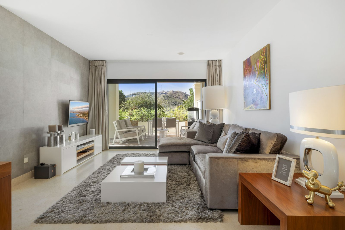 2 Bedroom Apartment for Sale in Benahavís — 2