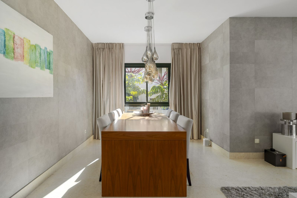 2 Bedroom Apartment for Sale in Benahavís — 3