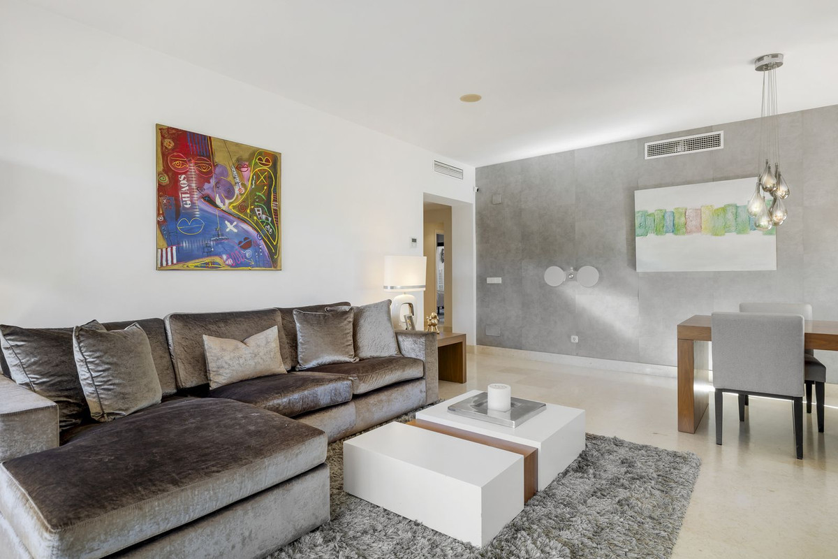 2 Bedroom Apartment for Sale in Benahavís — 5