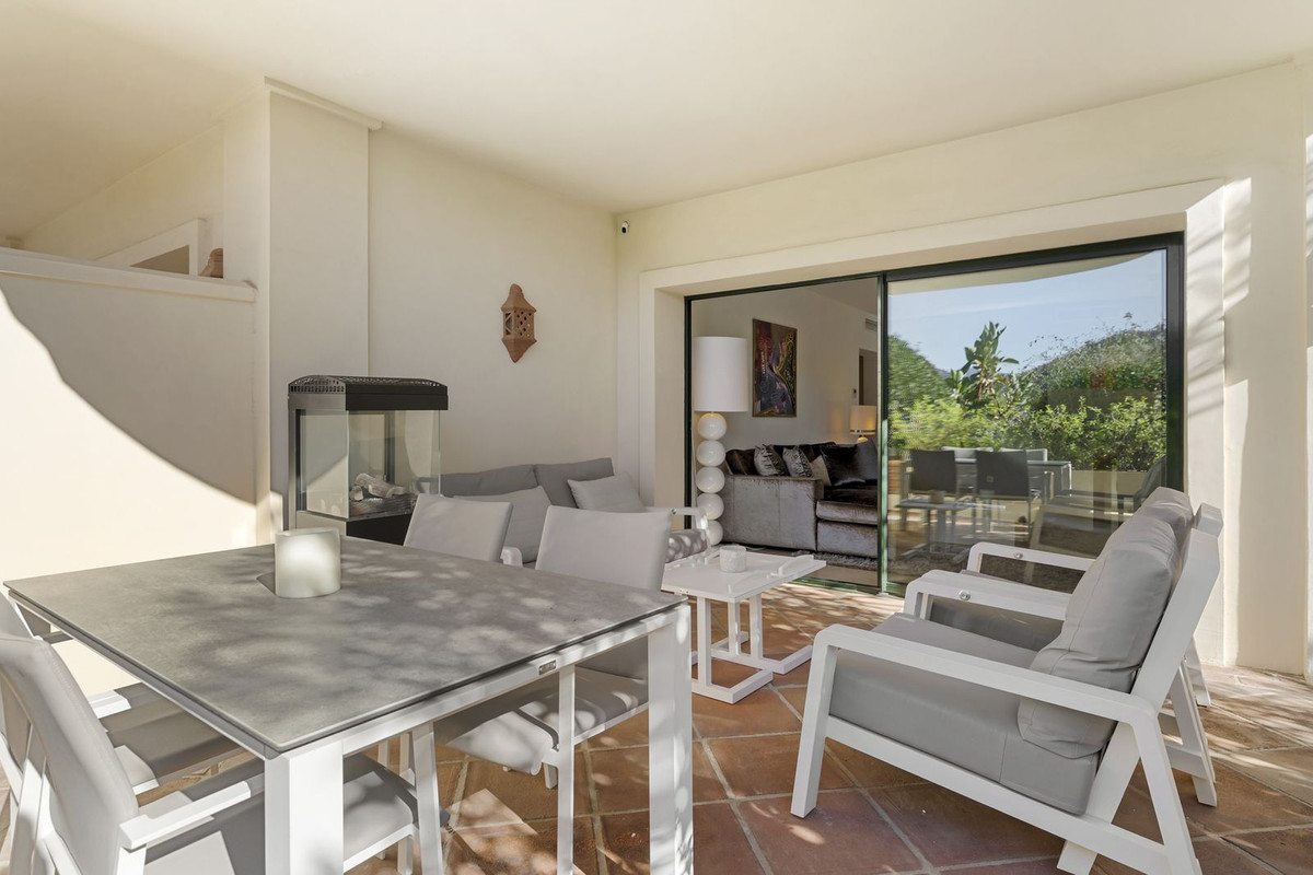 2 Bedroom Apartment for Sale in Benahavís — 8