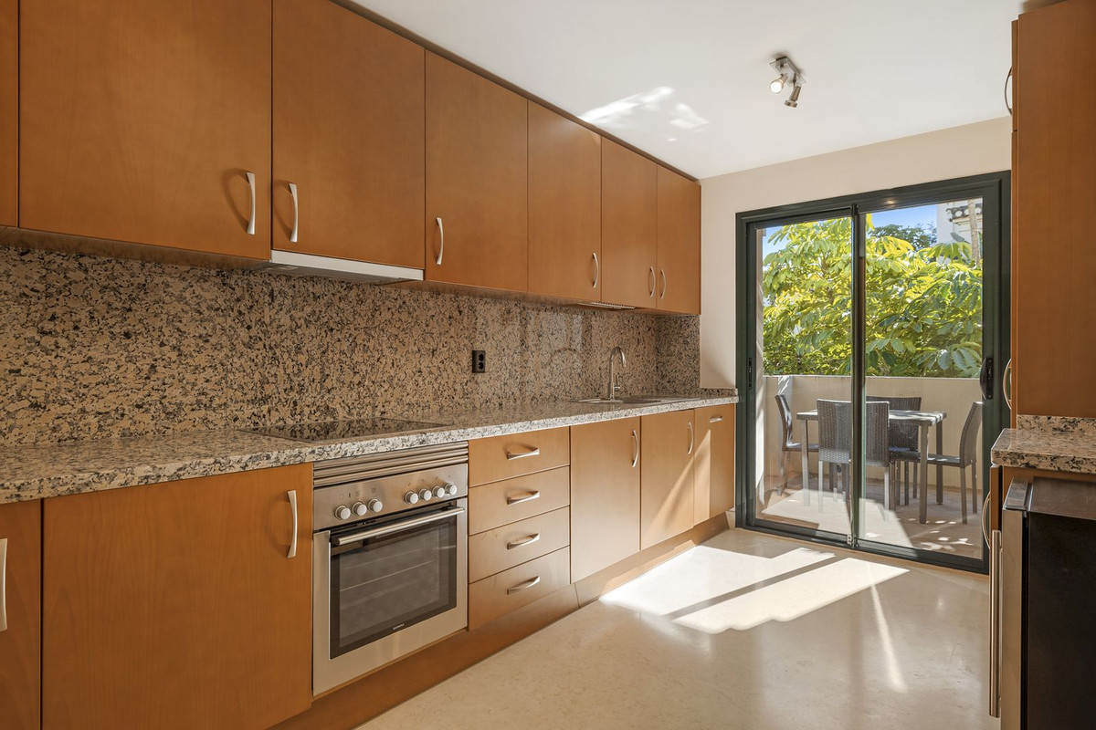 2 Bedroom Apartment for Sale in Benahavís — 9