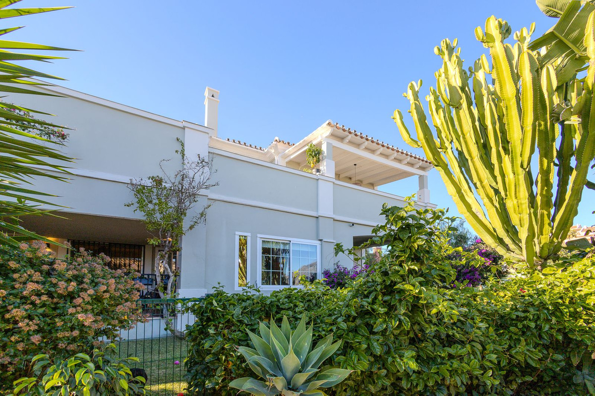 4 Bedroom Villa for Sale in Nueva Andalucía — 4