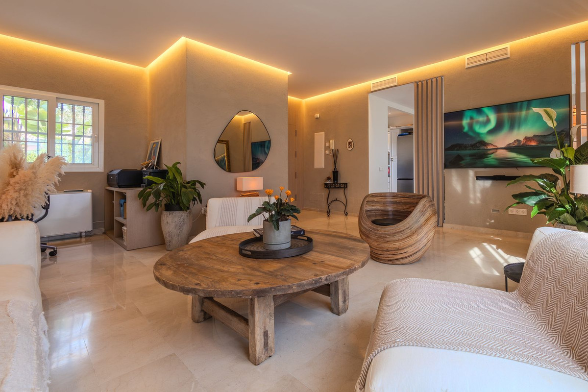 4 Bedroom Villa for Sale in Nueva Andalucía — 6