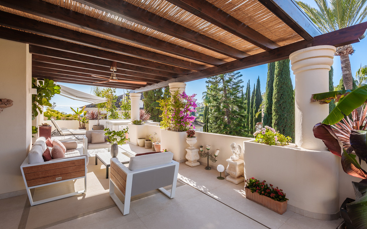 3 Bedroom Apartment for Sale in Nueva Andalucía — 2