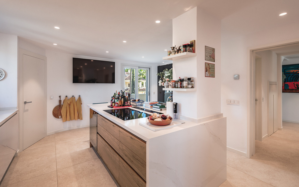 3 Bedroom Apartment for Sale in Nueva Andalucía — 8