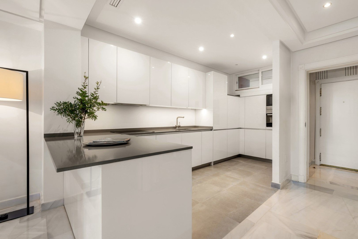 2 Bedroom Apartment for Sale in Marbella — view 18