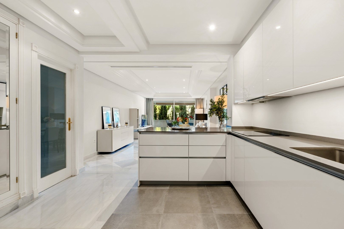 2 Bedroom Apartment for Sale in Marbella — view 20