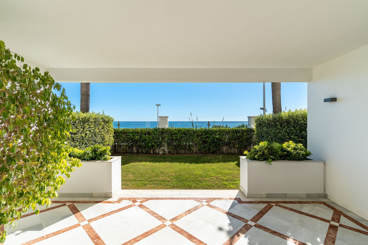 2 Bedroom Apartment for Sale in Estepona