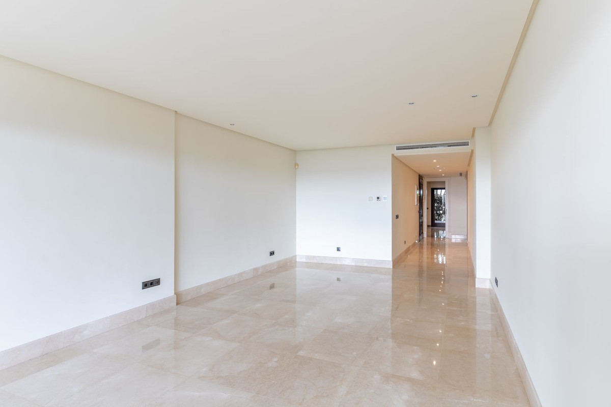 2 Bedroom Apartment for Sale in Estepona — view 12