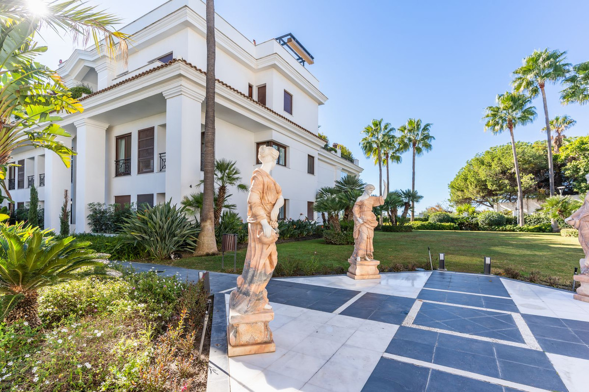 2 Bedroom Apartment for Sale in Estepona — view 14